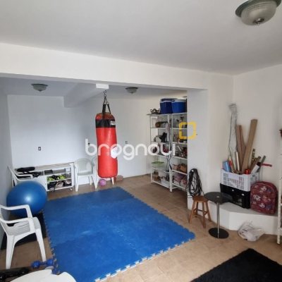 Casa com 274m², 5 quartos (sendo 3 suítes), 4 garagens, no bairro Itaguaçu em Florianópolis