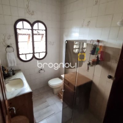 Casa com 274m², 5 quartos (sendo 3 suítes), 4 garagens, no bairro Itaguaçu em Florianópolis