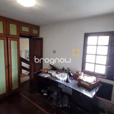 Casa com 274m², 5 quartos (sendo 3 suítes), 4 garagens, no bairro Itaguaçu em Florianópolis
