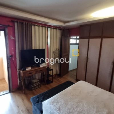 Casa com 274m², 5 quartos (sendo 3 suítes), 4 garagens, no bairro Itaguaçu em Florianópolis
