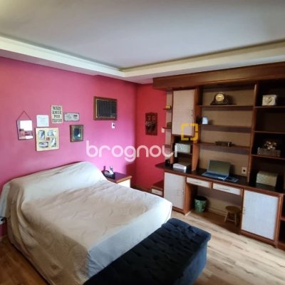 Casa com 274m², 5 quartos (sendo 3 suítes), 4 garagens, no bairro Itaguaçu em Florianópolis