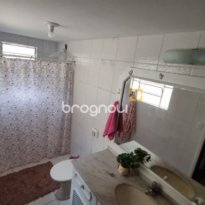 Casa com 274m², 5 quartos (sendo 3 suítes), 4 garagens, no bairro Itaguaçu em Florianópolis