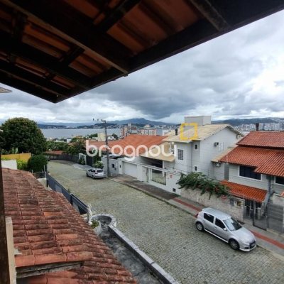 Casa com 274m², 5 quartos (sendo 3 suítes), 4 garagens, no bairro Itaguaçu em Florianópolis