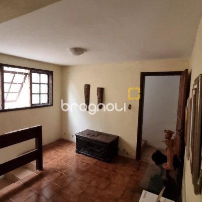 Casa com 274m², 5 quartos (sendo 3 suítes), 4 garagens, no bairro Itaguaçu em Florianópolis