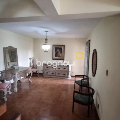 Casa com 274m², 5 quartos (sendo 3 suítes), 4 garagens, no bairro Itaguaçu em Florianópolis