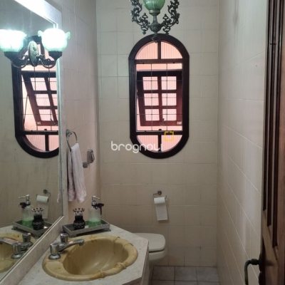 Casa com 274m², 5 quartos (sendo 3 suítes), 4 garagens, no bairro Itaguaçu em Florianópolis