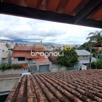 Casa com 274m², 5 quartos (sendo 3 suítes), 4 garagens, no bairro Itaguaçu em Florianópolis