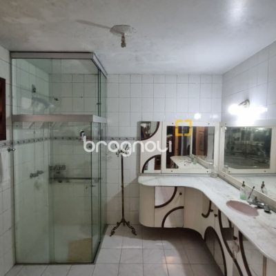 Casa com 274m², 5 quartos (sendo 3 suítes), 4 garagens, no bairro Itaguaçu em Florianópolis