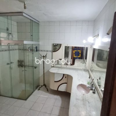 Casa com 274m², 5 quartos (sendo 3 suítes), 4 garagens, no bairro Itaguaçu em Florianópolis