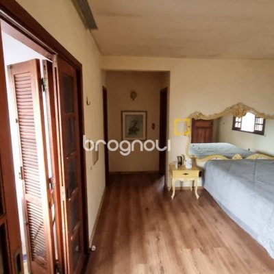 Casa com 274m², 5 quartos (sendo 3 suítes), 4 garagens, no bairro Itaguaçu em Florianópolis