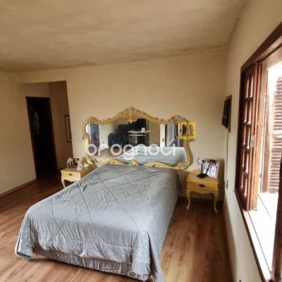 Casa com 274m², 5 quartos (sendo 3 suítes), 4 garagens, no bairro Itaguaçu em Florianópolis