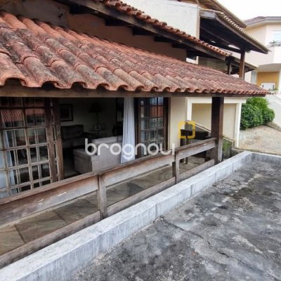 Casa com 274m², 5 quartos (sendo 3 suítes), 4 garagens, no bairro Itaguaçu em Florianópolis