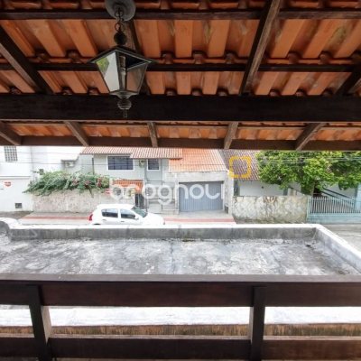 Casa com 274m², 5 quartos (sendo 3 suítes), 4 garagens, no bairro Itaguaçu em Florianópolis