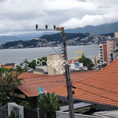 Casa com 274m², 5 quartos (sendo 3 suítes), 4 garagens, no bairro Itaguaçu em Florianópolis