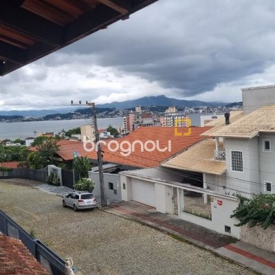 Casa com 274m², 5 quartos (sendo 3 suítes), 4 garagens, no bairro Itaguaçu em Florianópolis
