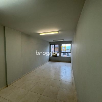 Sala com 33m², no bairro Centro em Florianópolis