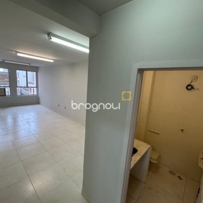 Sala com 33m², no bairro Centro em Florianópolis