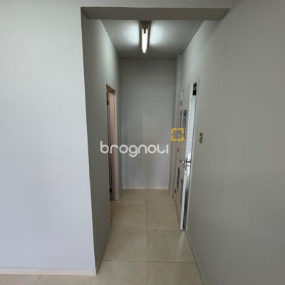 Sala com 33m², no bairro Centro em Florianópolis