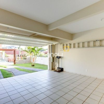 Casa com 176m², 4 quartos (sendo 2 suítes), 4 garagens, no bairro Ingleses em Florianópolis