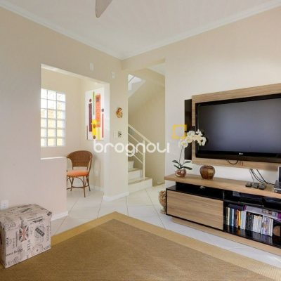 Casa com 176m², 4 quartos (sendo 2 suítes), 4 garagens, no bairro Ingleses em Florianópolis