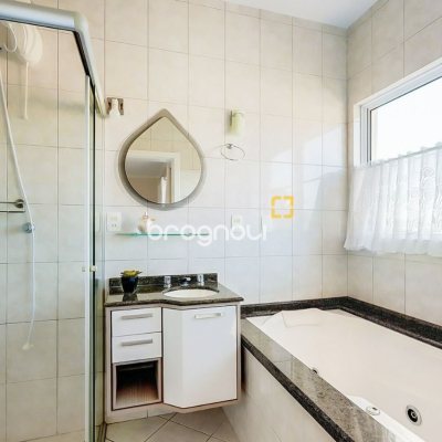 Casa com 176m², 4 quartos (sendo 2 suítes), 4 garagens, no bairro Ingleses em Florianópolis