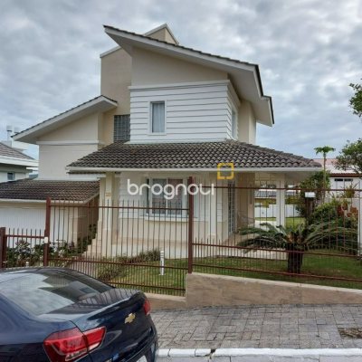 Casa com 176m², 4 quartos (sendo 2 suítes), 4 garagens, no bairro Ingleses em Florianópolis