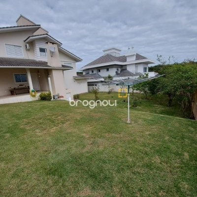Casa com 176m², 4 quartos (sendo 2 suítes), 4 garagens, no bairro Ingleses em Florianópolis