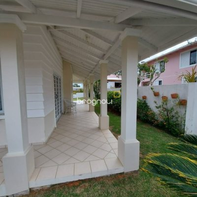 Casa com 176m², 4 quartos (sendo 2 suítes), 4 garagens, no bairro Ingleses em Florianópolis