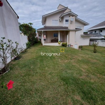 Casa com 176m², 4 quartos (sendo 2 suítes), 4 garagens, no bairro Ingleses em Florianópolis