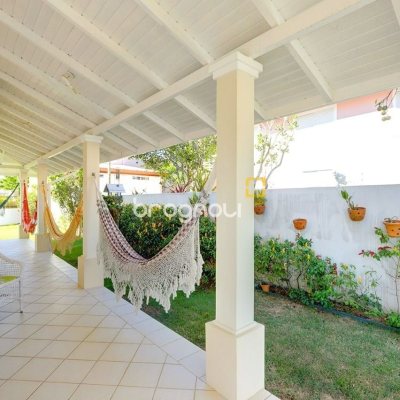 Casa com 176m², 4 quartos (sendo 2 suítes), 4 garagens, no bairro Ingleses em Florianópolis