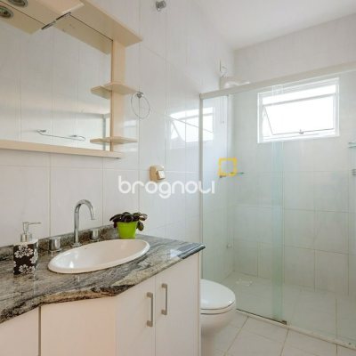 Casa com 176m², 4 quartos (sendo 2 suítes), 4 garagens, no bairro Ingleses em Florianópolis