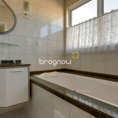 Casa com 176m², 4 quartos (sendo 2 suítes), 4 garagens, no bairro Ingleses em Florianópolis