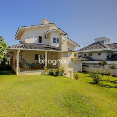 Casa com 176m², 4 quartos (sendo 2 suítes), 4 garagens, no bairro Ingleses em Florianópolis