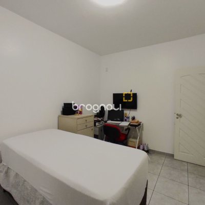 Casa com 404m², 5 quartos (sendo 3 suítes), 5 garagens, no bairro Praia Comprida em São José