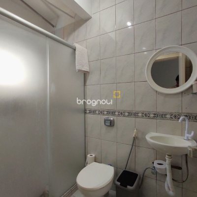 Casa com 404m², 5 quartos (sendo 3 suítes), 5 garagens, no bairro Praia Comprida em São José
