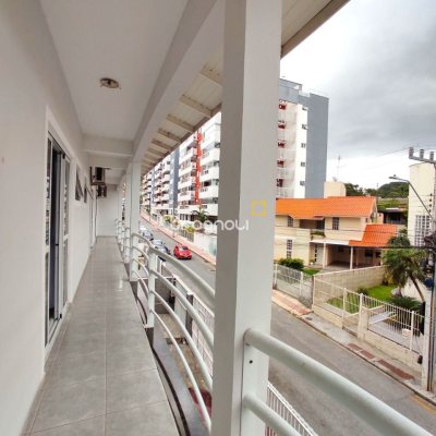 Casa com 404m², 5 quartos (sendo 3 suítes), 5 garagens, no bairro Praia Comprida em São José