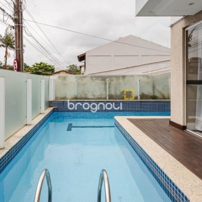 Cobertura com 110m², 2 quartos (sendo 1 suíte), 2 garagens, no bairro Canasvieiras em Florianópolis
