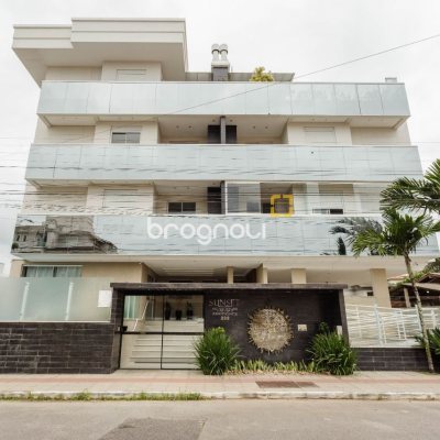 Cobertura com 110m², 2 quartos (sendo 1 suíte), 2 garagens, no bairro Canasvieiras em Florianópolis