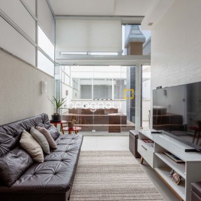 Cobertura com 110m², 2 quartos (sendo 1 suíte), 2 garagens, no bairro Canasvieiras em Florianópolis