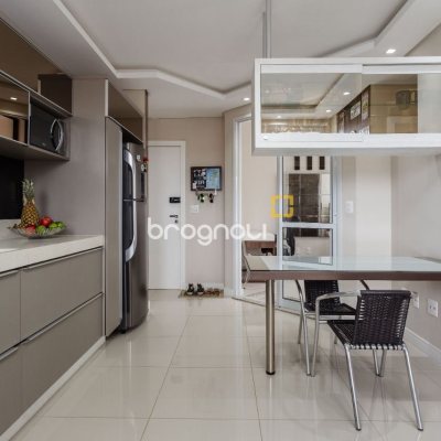 Cobertura com 110m², 2 quartos (sendo 1 suíte), 2 garagens, no bairro Canasvieiras em Florianópolis