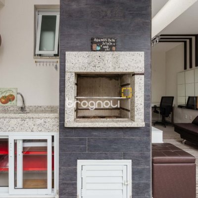 Cobertura com 110m², 2 quartos (sendo 1 suíte), 2 garagens, no bairro Canasvieiras em Florianópolis