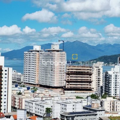Apartamento com 69m², 2 quartos (sendo 1 suíte), 1 garagem, no bairro Campinas em São José
