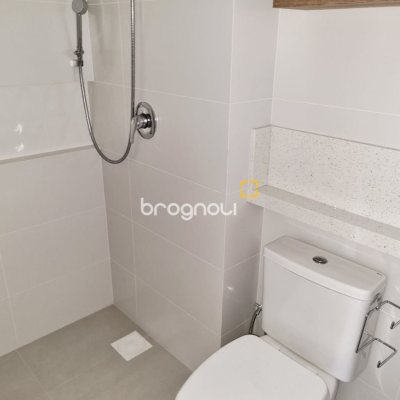 Apartamento com 69m², 2 quartos (sendo 1 suíte), 1 garagem, no bairro Campinas em São José
