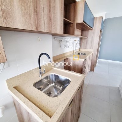 Apartamento com 69m², 2 quartos (sendo 1 suíte), 1 garagem, no bairro Campinas em São José