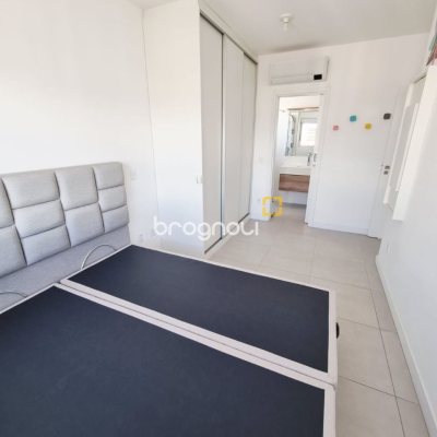 Apartamento com 69m², 2 quartos (sendo 1 suíte), 1 garagem, no bairro Campinas em São José