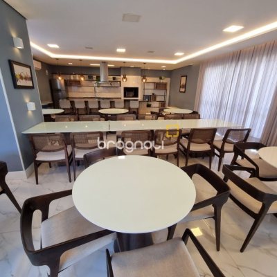 Apartamento com 69m², 2 quartos (sendo 1 suíte), 1 garagem, no bairro Campinas em São José