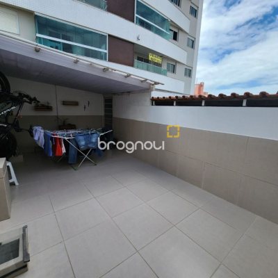 Casa com 370m², 5 quartos (sendo 2 suítes), 3 garagens, no bairro Barreiros em São José