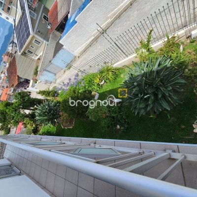 Casa com 370m², 5 quartos (sendo 2 suítes), 3 garagens, no bairro Barreiros em São José