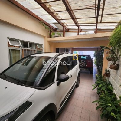 Casa com 370m², 5 quartos (sendo 2 suítes), 3 garagens, no bairro Barreiros em São José