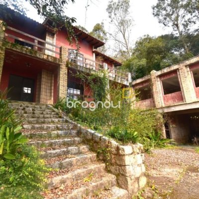 Casa com 152m², 3 quartos (sendo 1 suíte), 2 garagens, no bairro Sambaqui em Florianópolis